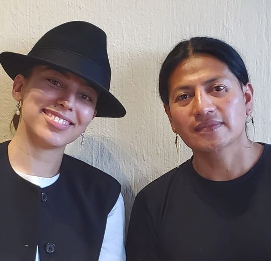 Sarah avec son mari, le chorégraphe Luis Conejo. Le couple vit en Equateur depuis 2024.