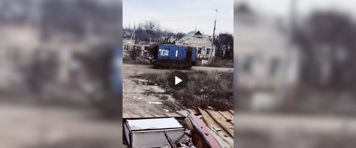 VIDÉO Guerre en Ukraine : face aux drones FPV, la Russie équipe ses chars d’un drôle d’objet pour les protéger