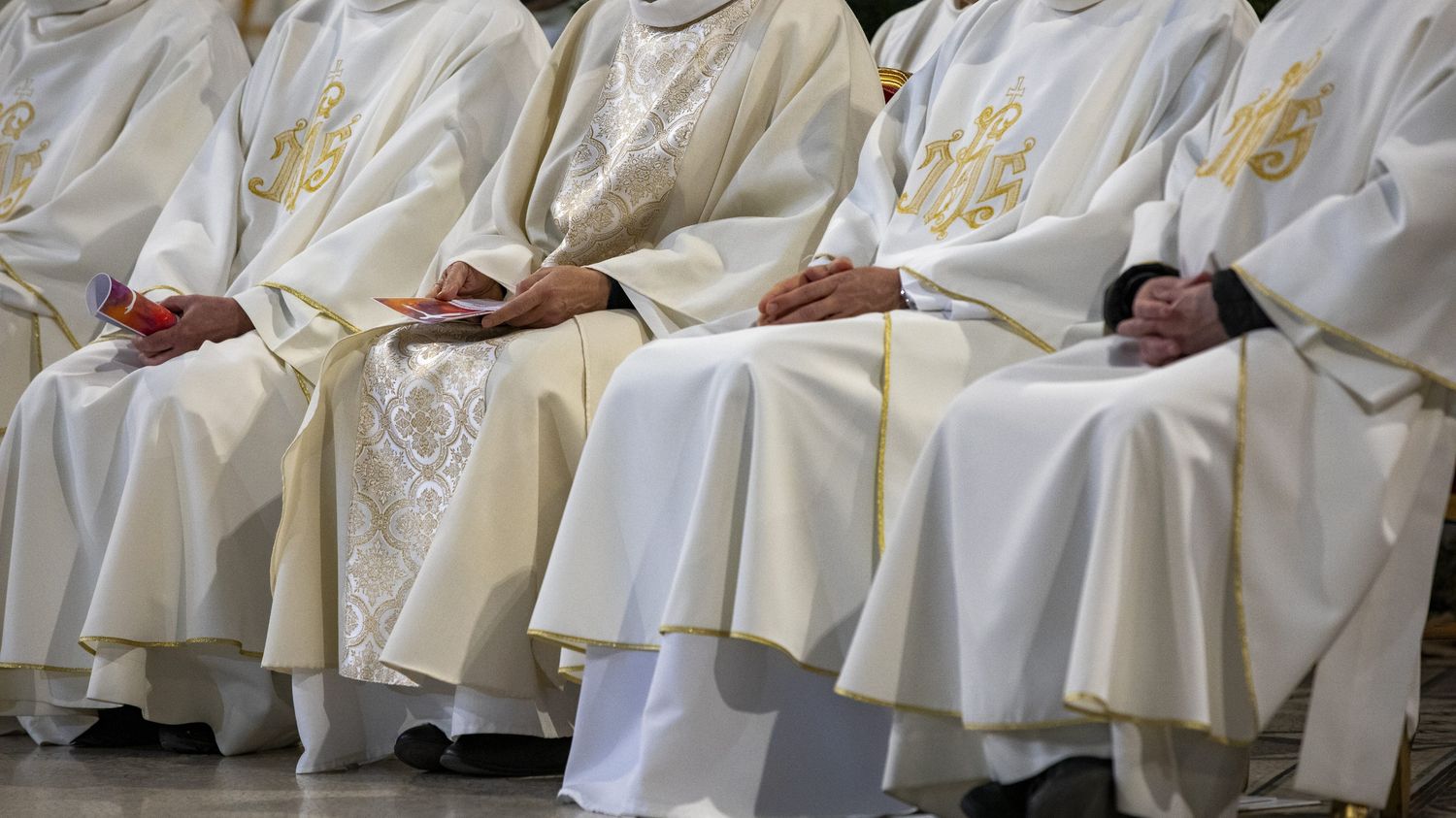 Un couple poursuivi à Paris pour avoir escroqué près d'une trentaine de prêtres en cinq ans