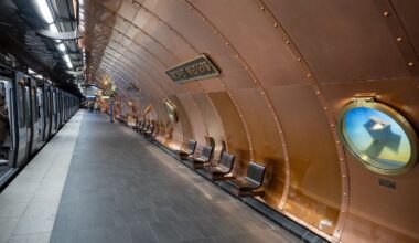 Trois femmes légèrement blessées à l'arme blanche dans le métro à Paris, le suspect arrêté