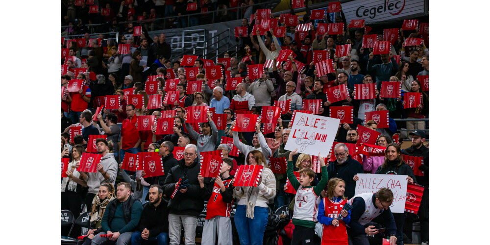 Dans un Colisée en ébulition pour le dernier match de 2025, l'Elan Chalon a réussi à prendre le dessus sur une valeureuse équipe du Sluc Nancy et termine donc l'année à la huitième place. Photo Christophe Dury