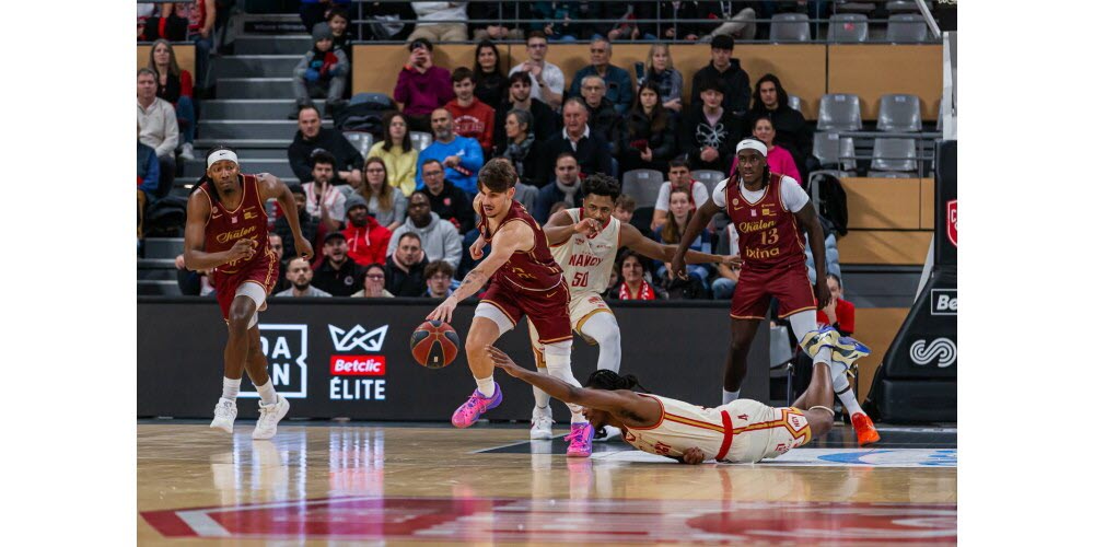 Dans un Colisée en ébulition pour le dernier match de 2025, l'Elan Chalon a réussi à prendre le dessus sur une valeureuse équipe du Sluc Nancy et termine donc l'année à la huitième place. Photo Christophe Dury