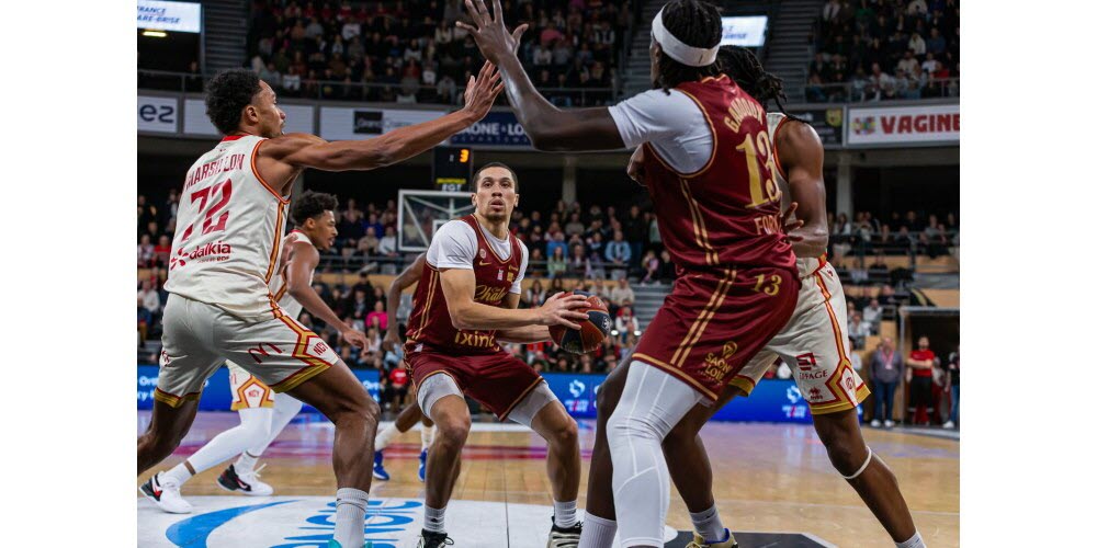 Dans un Colisée en ébulition pour le dernier match de 2025, l'Elan Chalon a réussi à prendre le dessus sur une valeureuse équipe du Sluc Nancy et termine donc l'année à la huitième place. Photo Christophe Dury