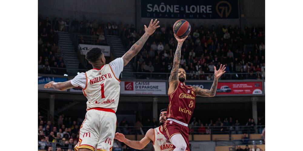 Dans un Colisée en ébulition pour le dernier match de 2025, l'Elan Chalon a réussi à prendre le dessus sur une valeureuse équipe du Sluc Nancy et termine donc l'année à la huitième place. Photo Christophe Dury