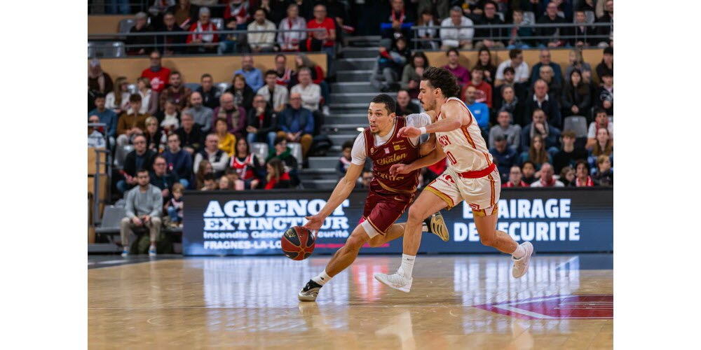 Dans un Colisée en ébulition pour le dernier match de 2025, l'Elan Chalon a réussi à prendre le dessus sur une valeureuse équipe du Sluc Nancy et termine donc l'année à la huitième place. Photo Christophe Dury