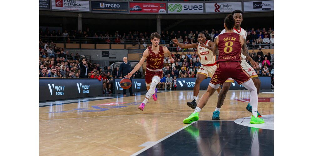 Dans un Colisée en ébulition pour le dernier match de 2025, l'Elan Chalon a réussi à prendre le dessus sur une valeureuse équipe du Sluc Nancy et termine donc l'année à la huitième place. Photo Christophe Dury