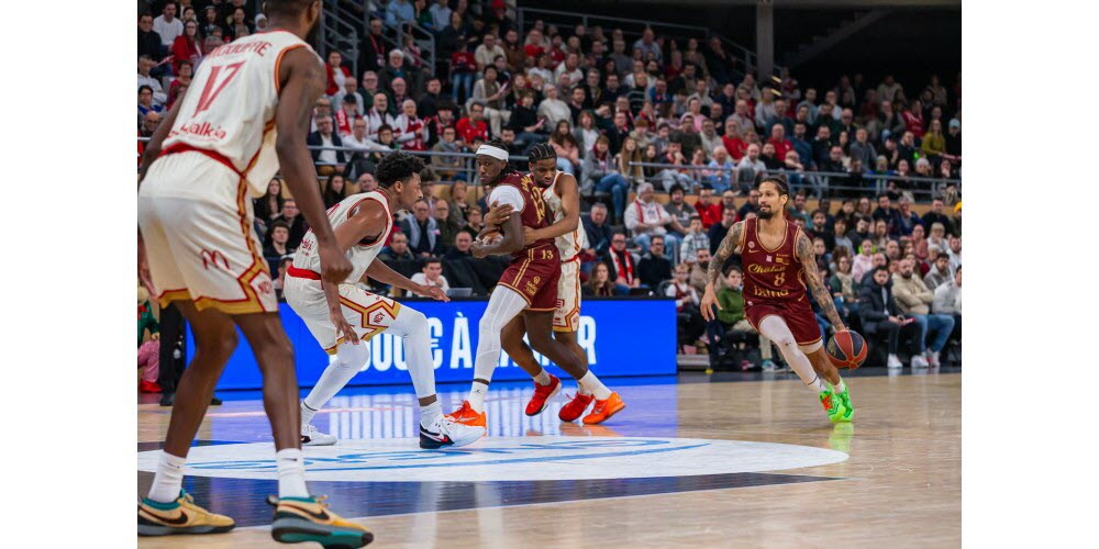 Dans un Colisée en ébulition pour le dernier match de 2025, l'Elan Chalon a réussi à prendre le dessus sur une valeureuse équipe du Sluc Nancy et termine donc l'année à la huitième place. Photo Christophe Dury