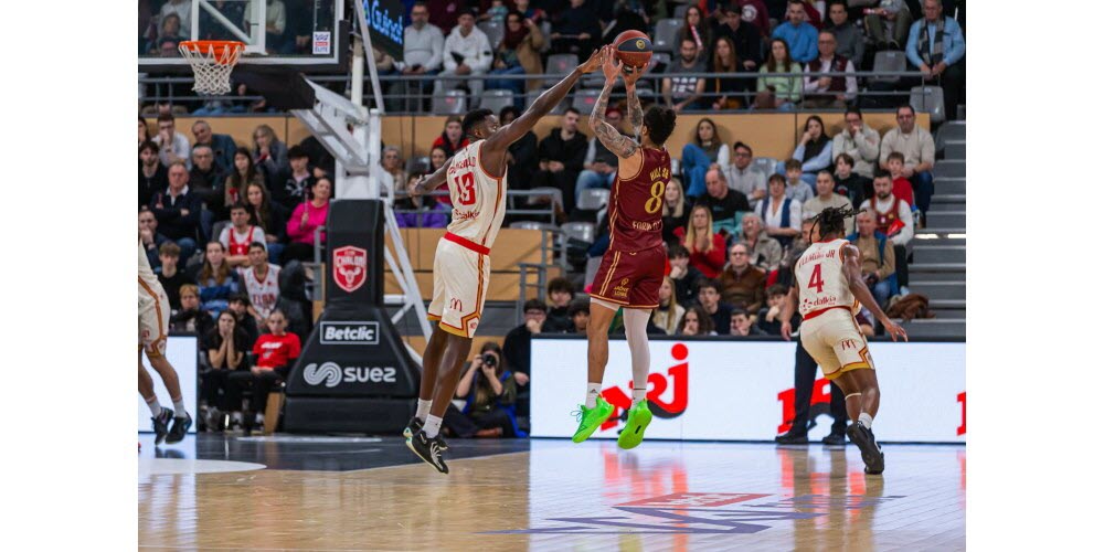 Dans un Colisée en ébulition pour le dernier match de 2025, l'Elan Chalon a réussi à prendre le dessus sur une valeureuse équipe du Sluc Nancy et termine donc l'année à la huitième place. Photo Christophe Dury
