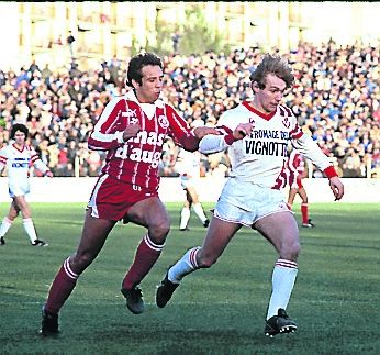 Milieu rugueux, Jean-Louis Gasset (en rouge) a disputé 263 matches sous les couleurs de la Paillade.