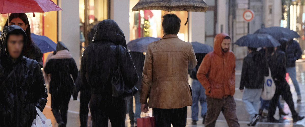 "C’est catastrophique, on a vu passer personne" : douché par la météo, le grand rush de Noël n’a pas eu lieu dans les commerces de Montpellier