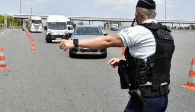 Le conducteur cherche à s’échapper sur une moto électrique et percute un policier
