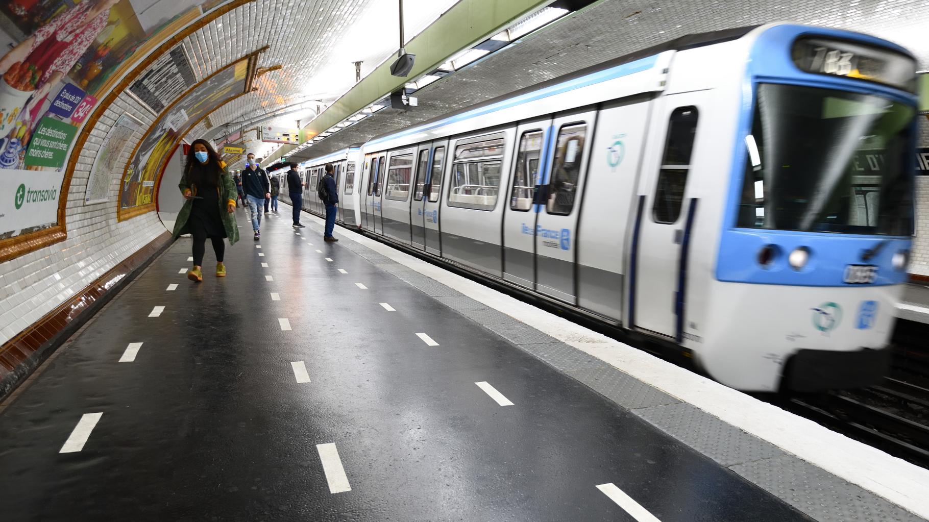 garde à vue levée pour le suspect de l’agression au couteau de trois femmes dans le métro