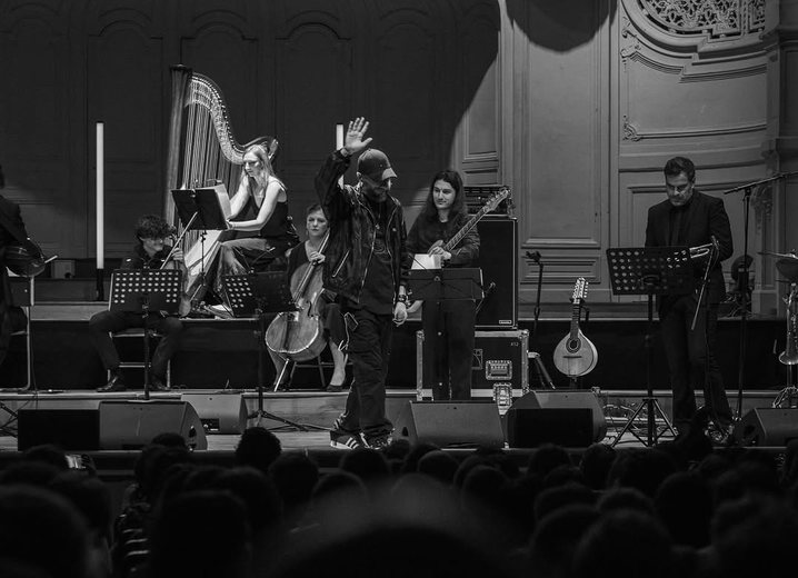 "La musique n’est que partage", nous a un jour glissé l’artiste, résumant sa vision du monde.