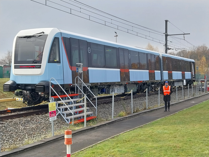 La première rame de la ligne C du métro, actuellement en phase de tests à Valenciennes (Nord).