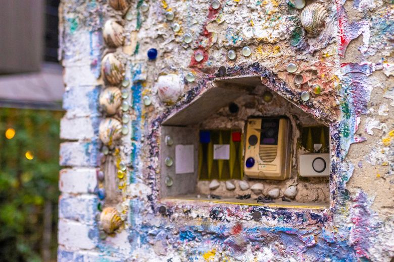 La sonnette aux décorations atypiques.