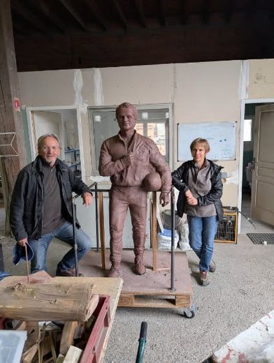 La terre qui a servi à l’élaboration des maquettes sera récupérée par les artistes.