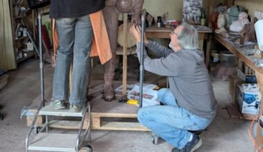 "On a ramené Jacques Fouroux chez lui" : comment deux artistes gascons ont façonné la statue du rugbyman