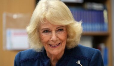 Au Royaume-Uni, la reine Camilla révèle avoir été agressée dans un train à l'adolescence