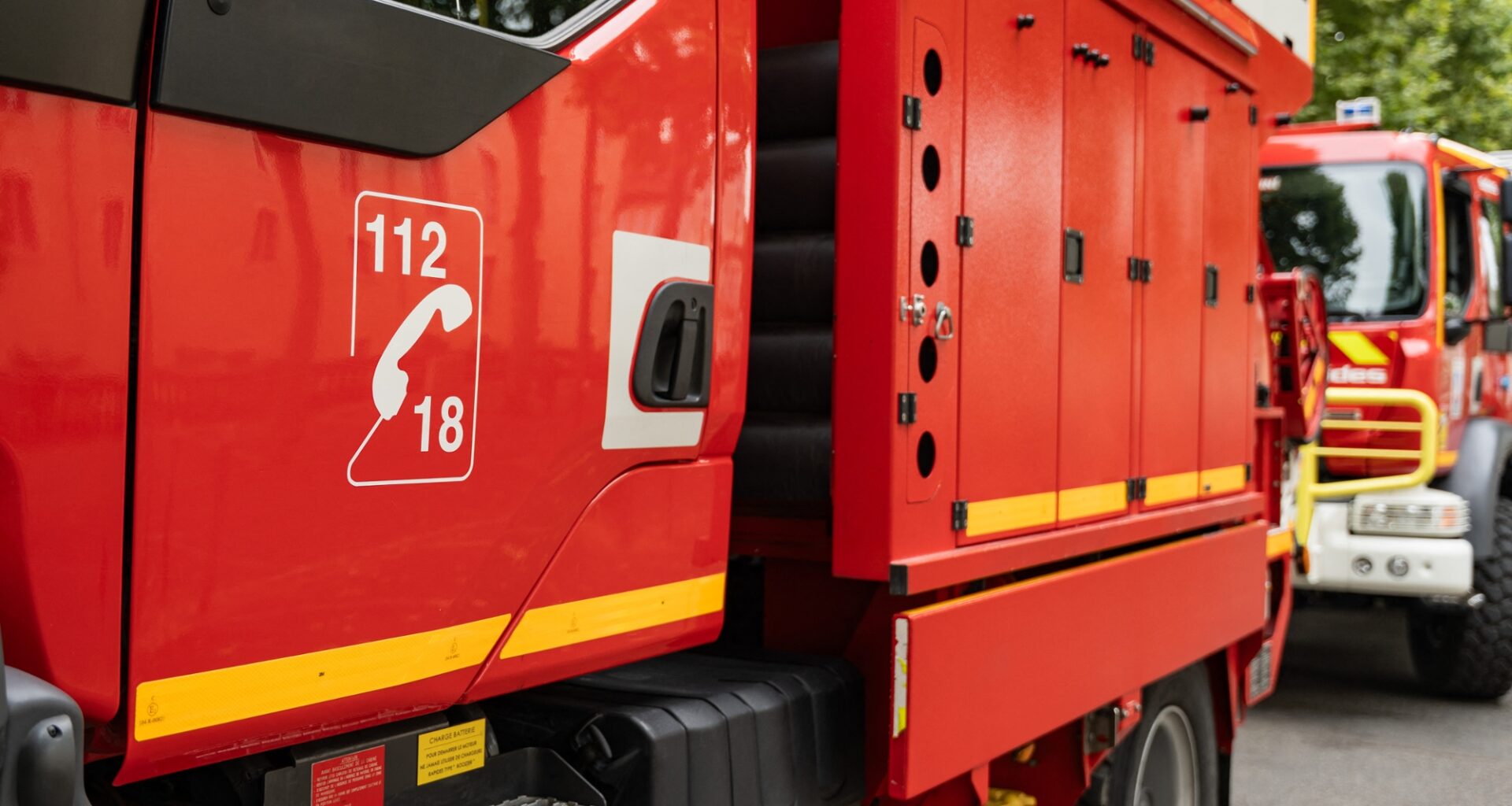 des dizaines d'habitants évacués ont passé la nuit dans un gymnase et une école