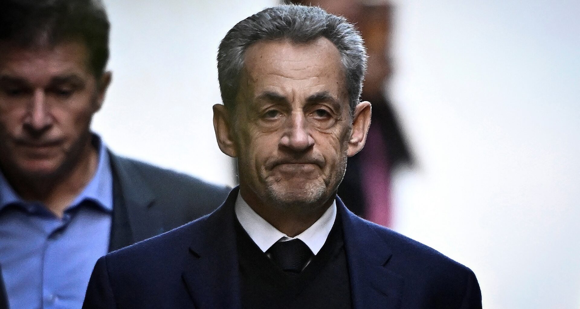 un procès requis contre Nicolas Sarkozy, Carla Bruni et "Mimi" Marchand