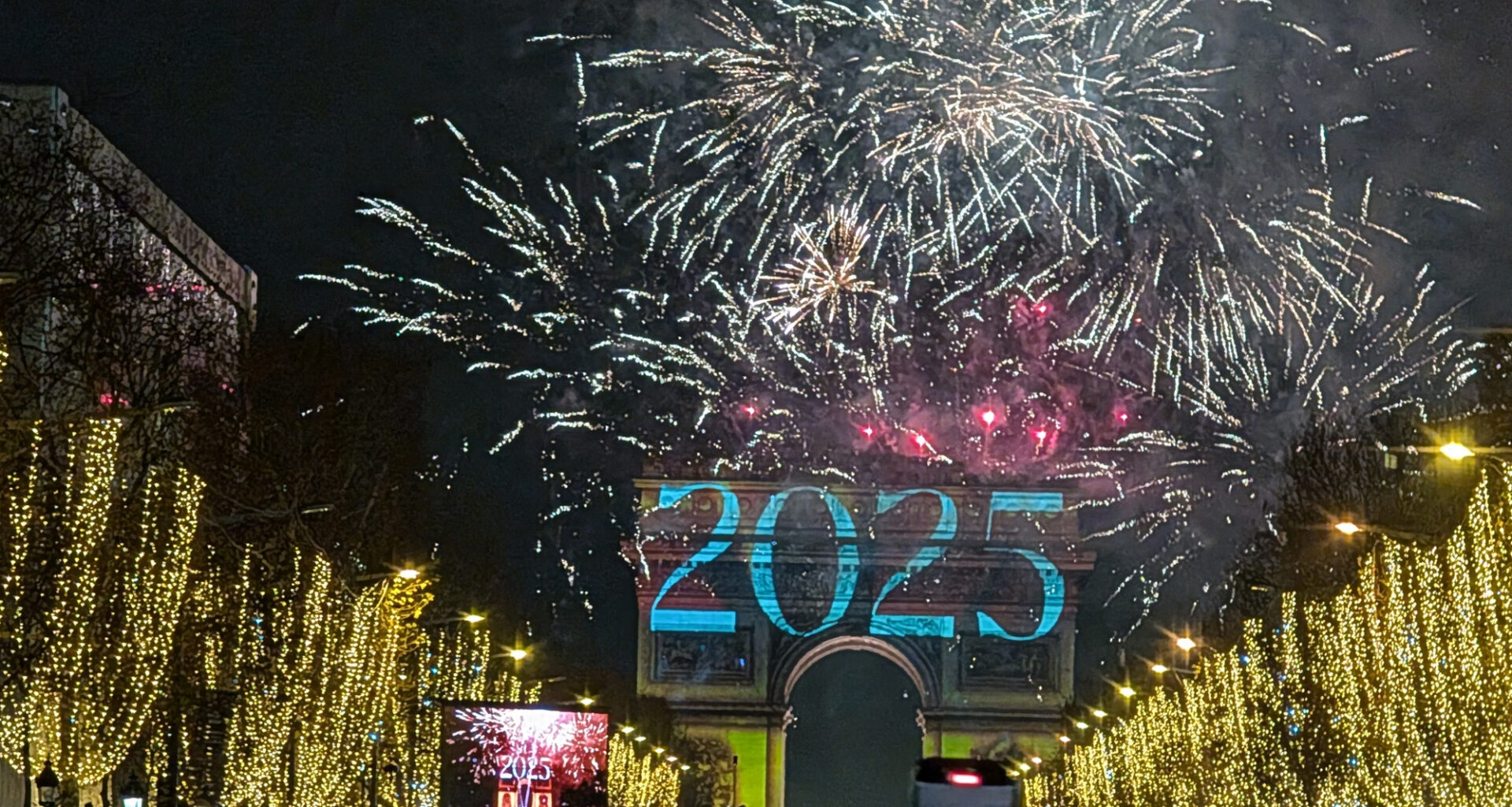 Le concert du Nouvel An sur les Champs-Elysées annulé par la préfecture de Paris, le feu d'artifice maintenu