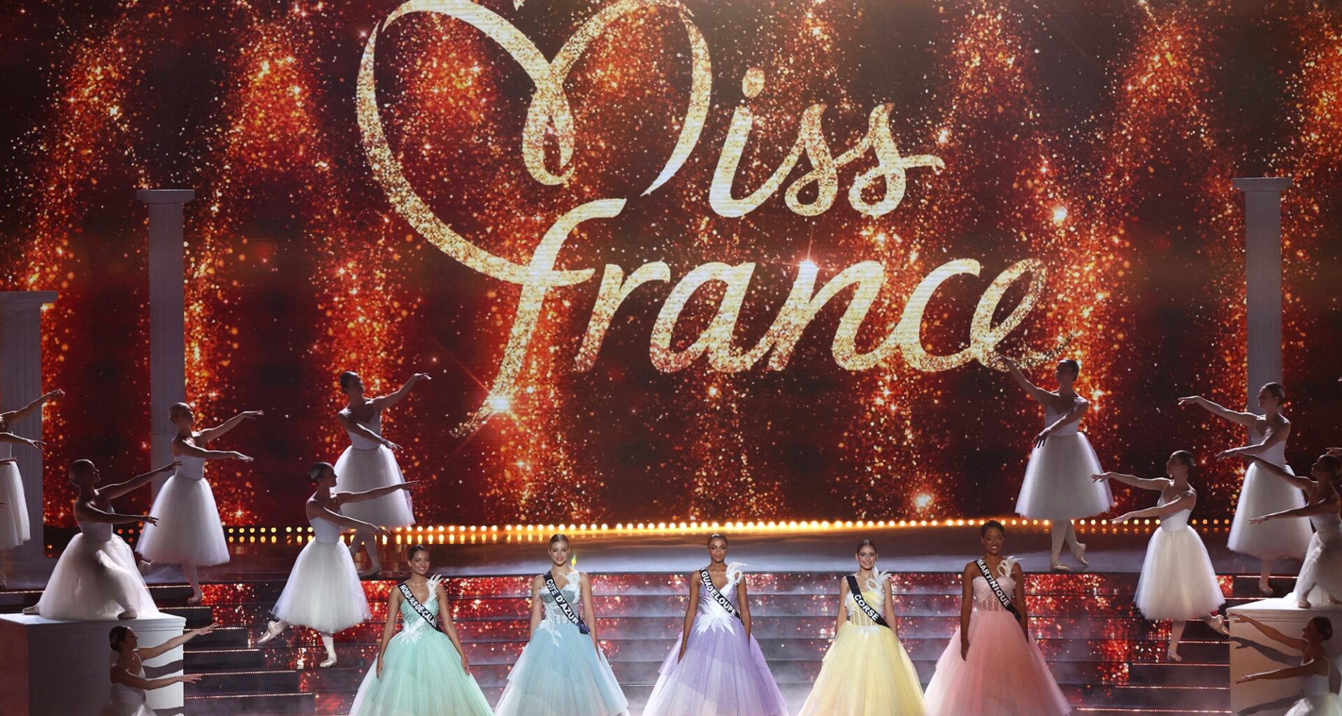 EN DIRECT - Miss France 2026 : suivez la cérémonie, découvrez les portraits et la gagnante