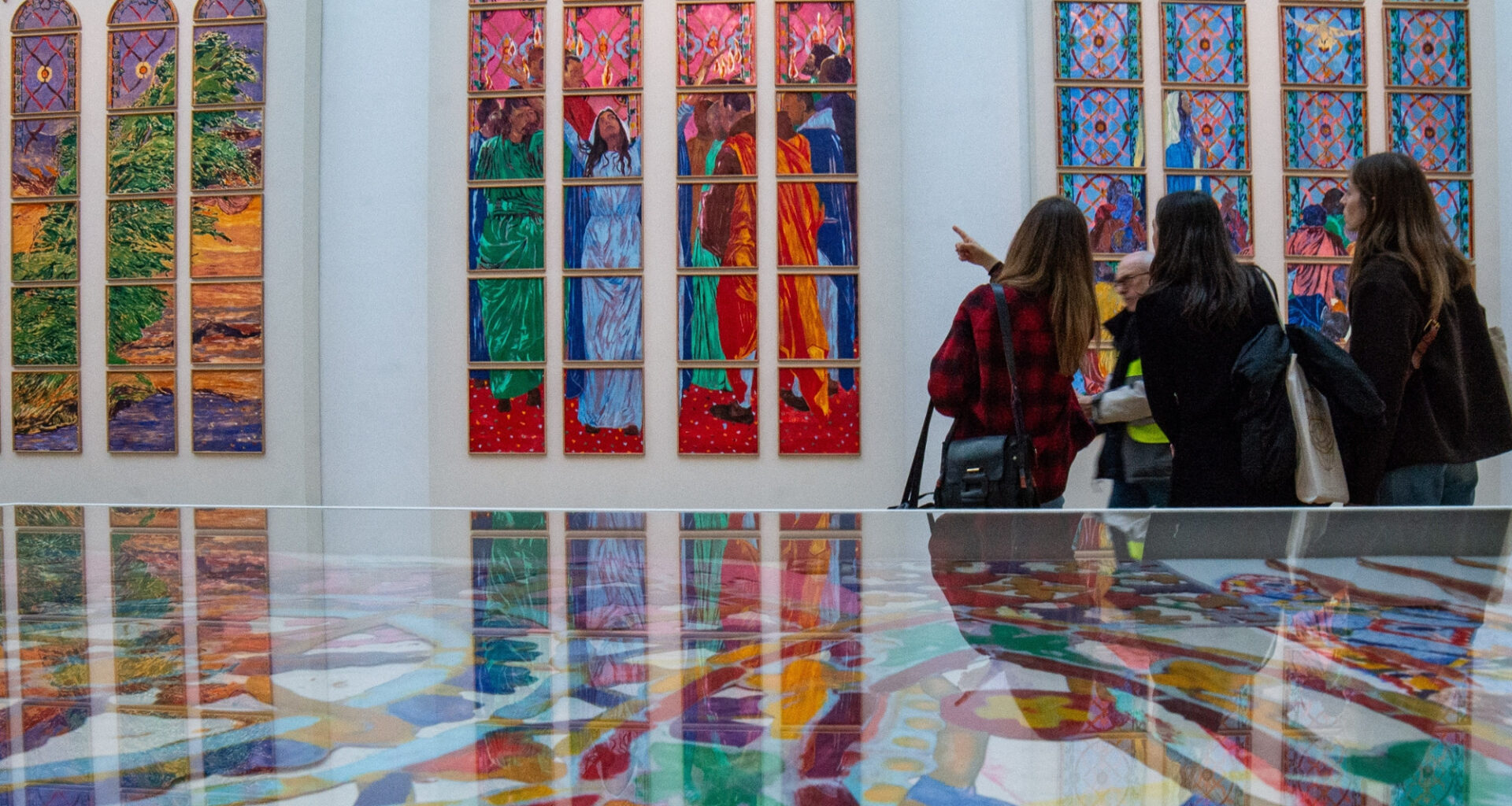en pleine controverse, Claire Tabouret présente son projet de vitraux pour Notre-Dame de Paris