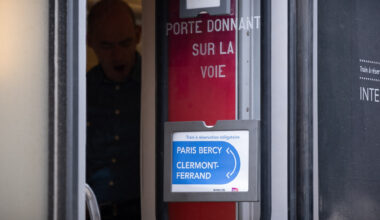 après l'annonce du gel des tarifs pour 2026, les usagers des trains Paris-Clermont et Paris-Toulouse veulent du changement