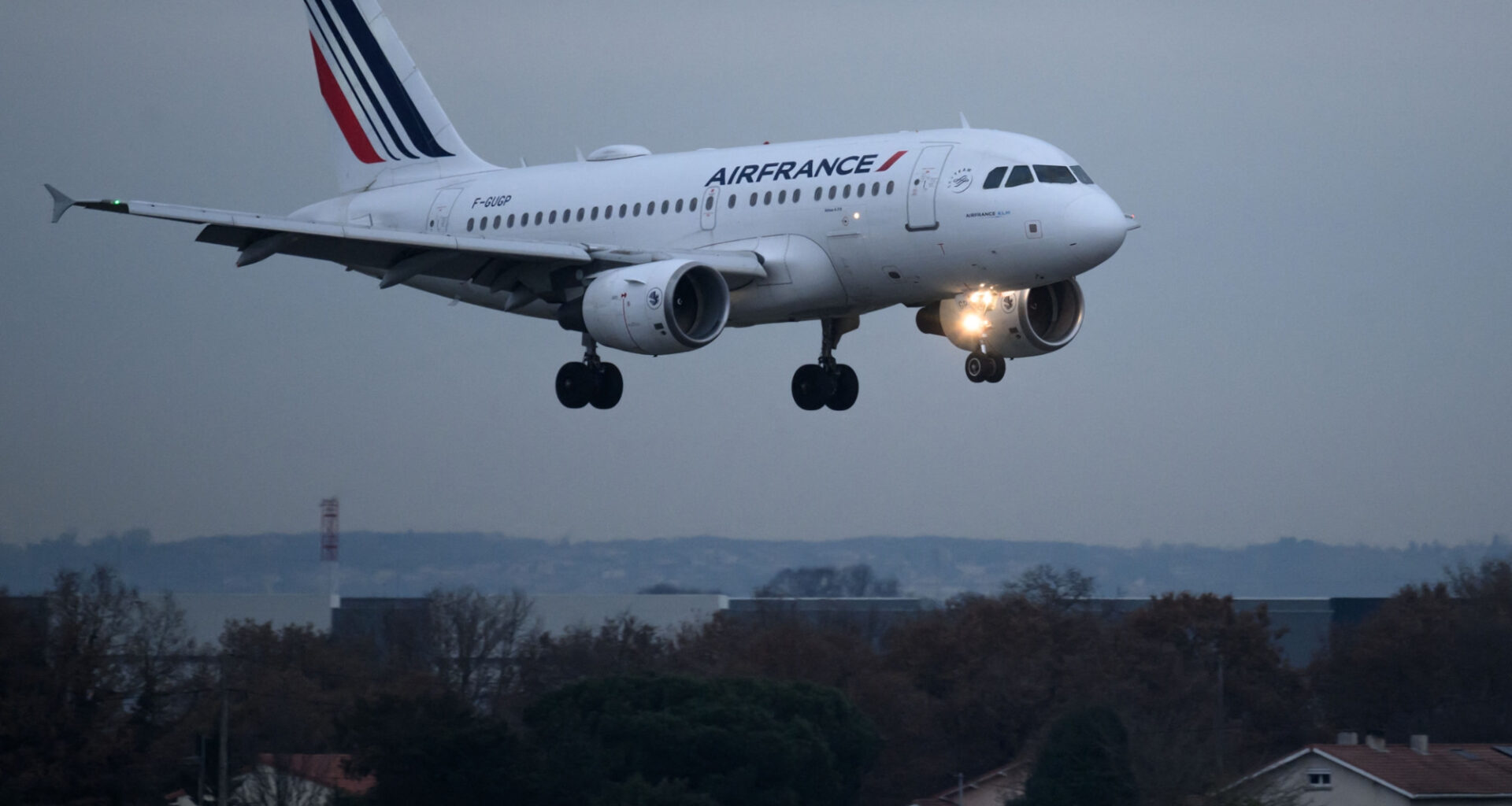sur RTL, une passagère raconte les "pleurs" et les cris" à bord du vol Paris-Ajaccio