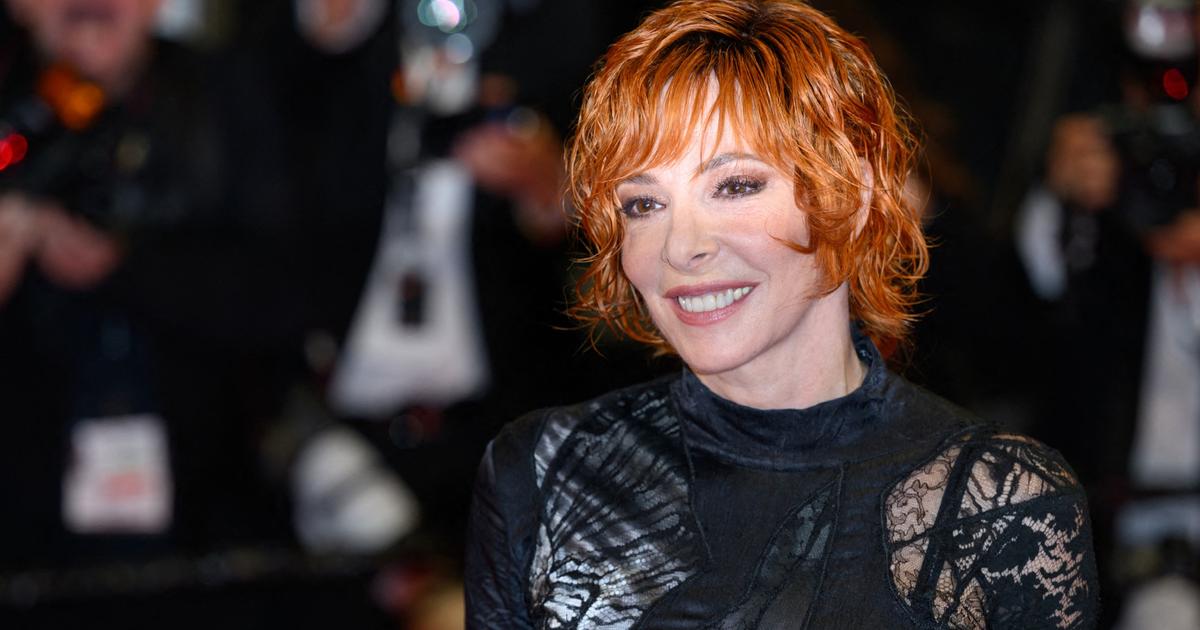Mylène Farmer renoue avec son premier succès, Maman a tort, quatre décennies après sa sortie