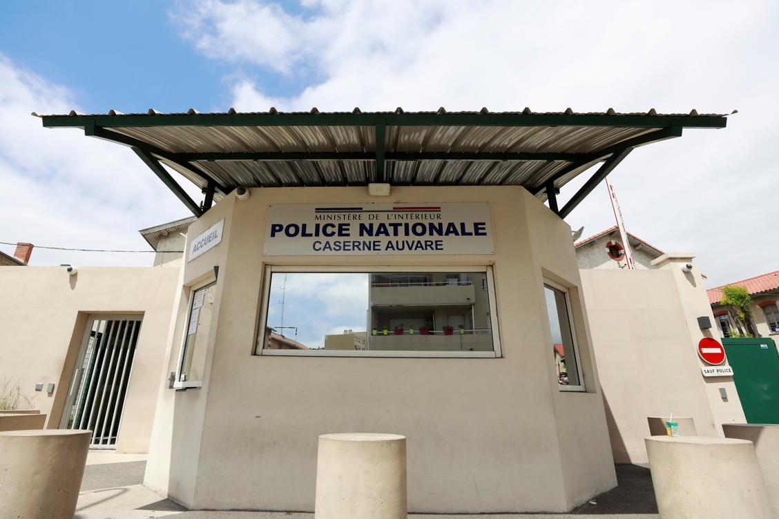 une juge tente de mettre en examen un détenu encore hospitalisé après une chute lors de sa garde à vue à Nice
