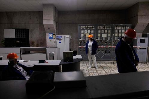 Des employés de la centrale de Tchernobyl, le 22 décembre 2025.