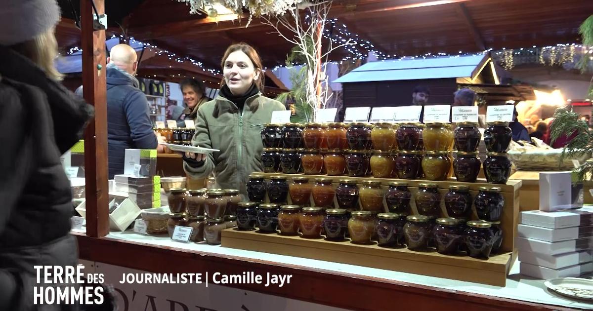 de nombreuses marchandises étrangères à la vente au marché de Noël de Strasbourg