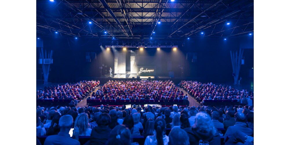 1er octobre. L’Auditorium est né. Doté de 1 500 places en assis et 2 100 en version assis/debout, l’Auditorium, la nouvelle salle de spectacles d’Alpexpo à Grenoble, a ouvert ses portes le 1er octobre. 1,8 million d’euros ont été investis pour cet équipement qui a l’avantage de partager de nombreuses infrastructures avec le Summum : son parking, son entrée, son bar, ses toilettes et ses loges. Côté programmation, de très nombreuses dates ont été annoncées (Julien Clerc, Calogero, Sheila…).