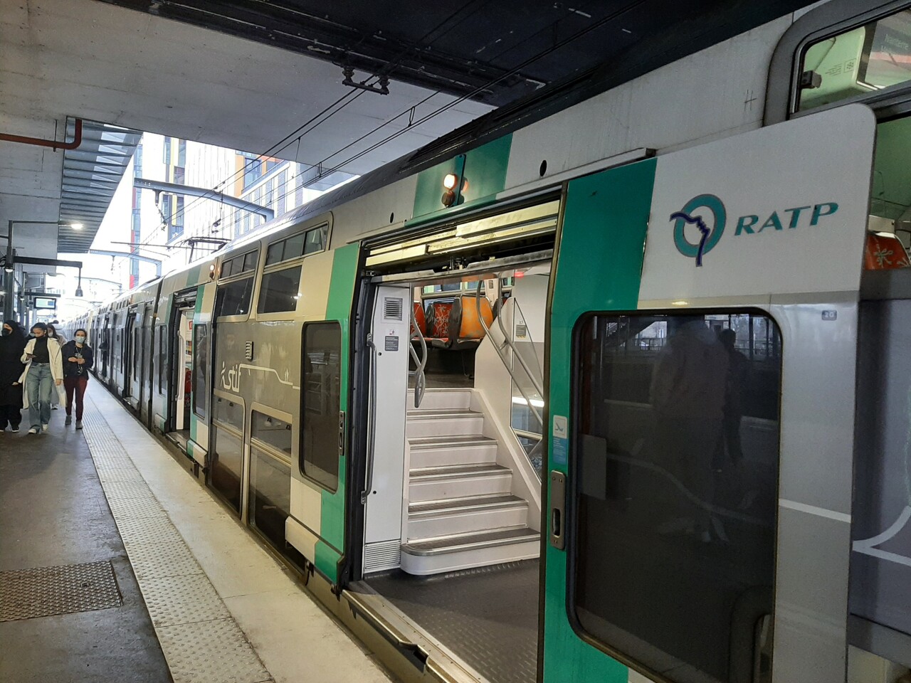 un bug informatique d'ampleur menace la circulation du RER A et de huit lignes de métro en 2038