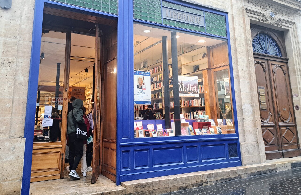 Dans plusieurs librairies à Bordeaux, des militants ont dissuadé les clients d'acheter certains livres choisis