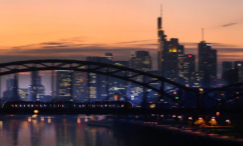 Zone euro: Le moral des investisseurs s'améliore en décembre, l'Allemagne reste un frein, selon l'indice Sentix