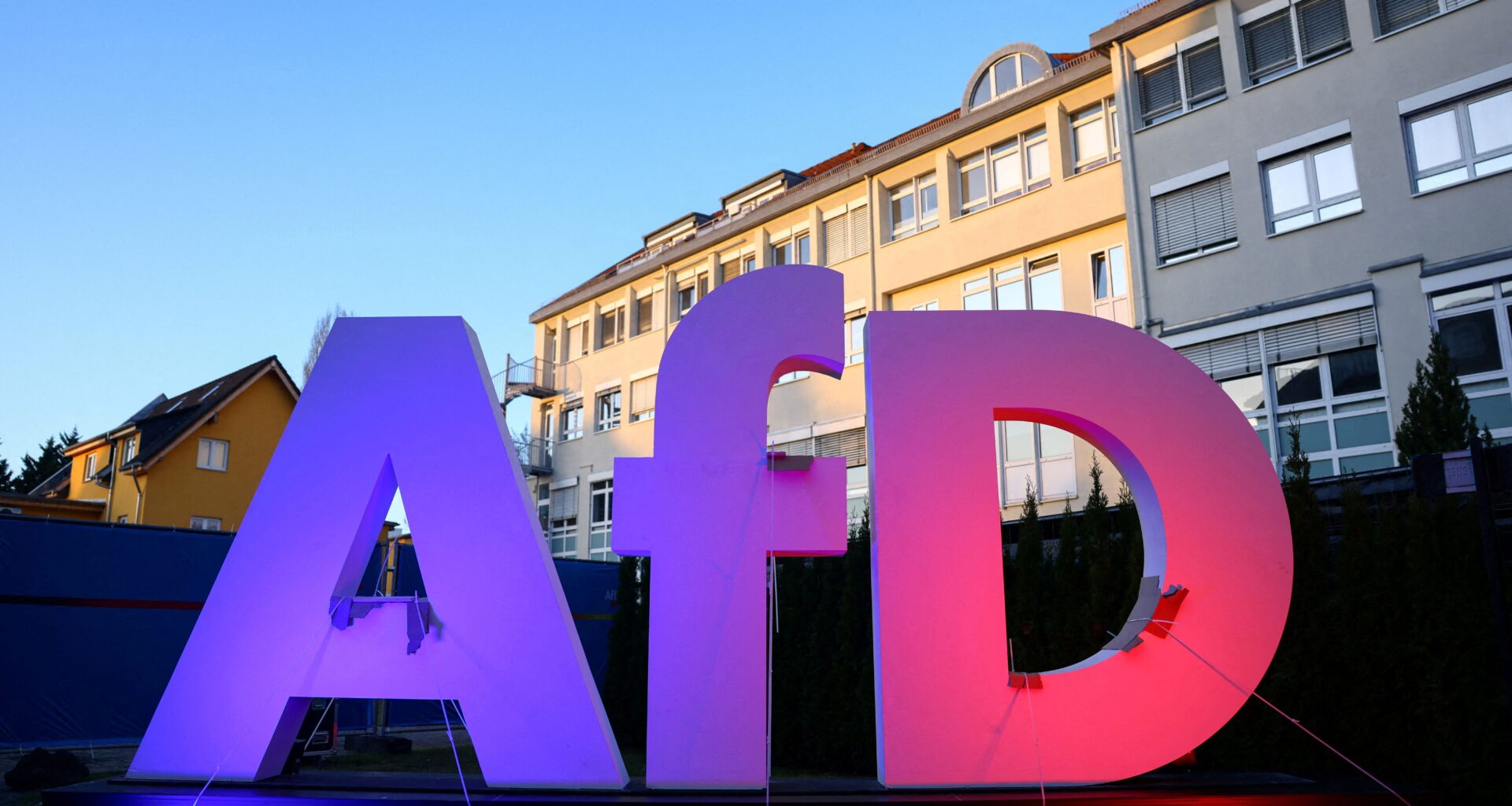 Allemagne: Un député d'extrême droite poursuivi pour avoir fait un salut nazi