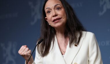 Les tensions entre le Venezuela et les États-Unis s'intensifient à la suite de la saisie d'un pétrolier, tandis que le lauréat du prix Nobel promet des changements