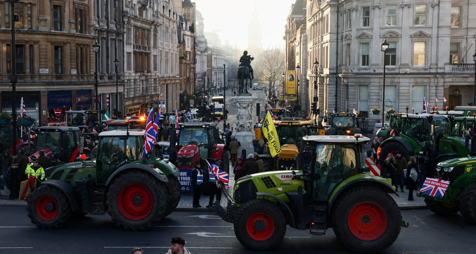 Le Royaume-Uni relève le seuil d'imposition pour les agriculteurs et les entreprises après une vague de protestations