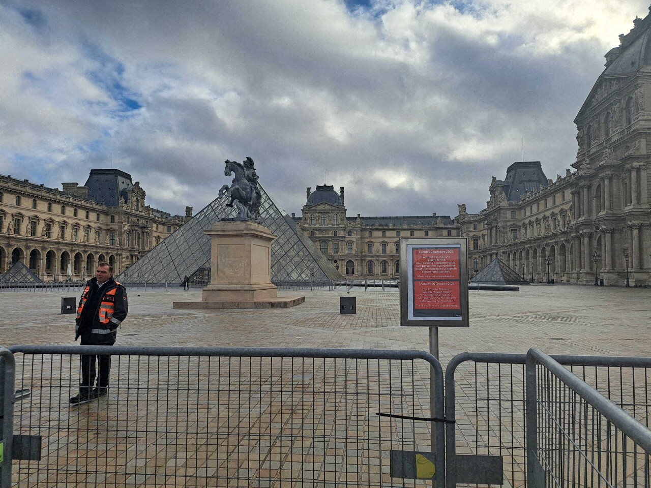les syndicats prévoient une mobilisation "puissante", l'ouverture du musée menacée ce lundi