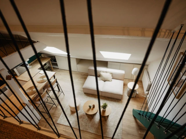 La métamorphose de cet appartement sous les combles a nécessité 6 mois de travaux