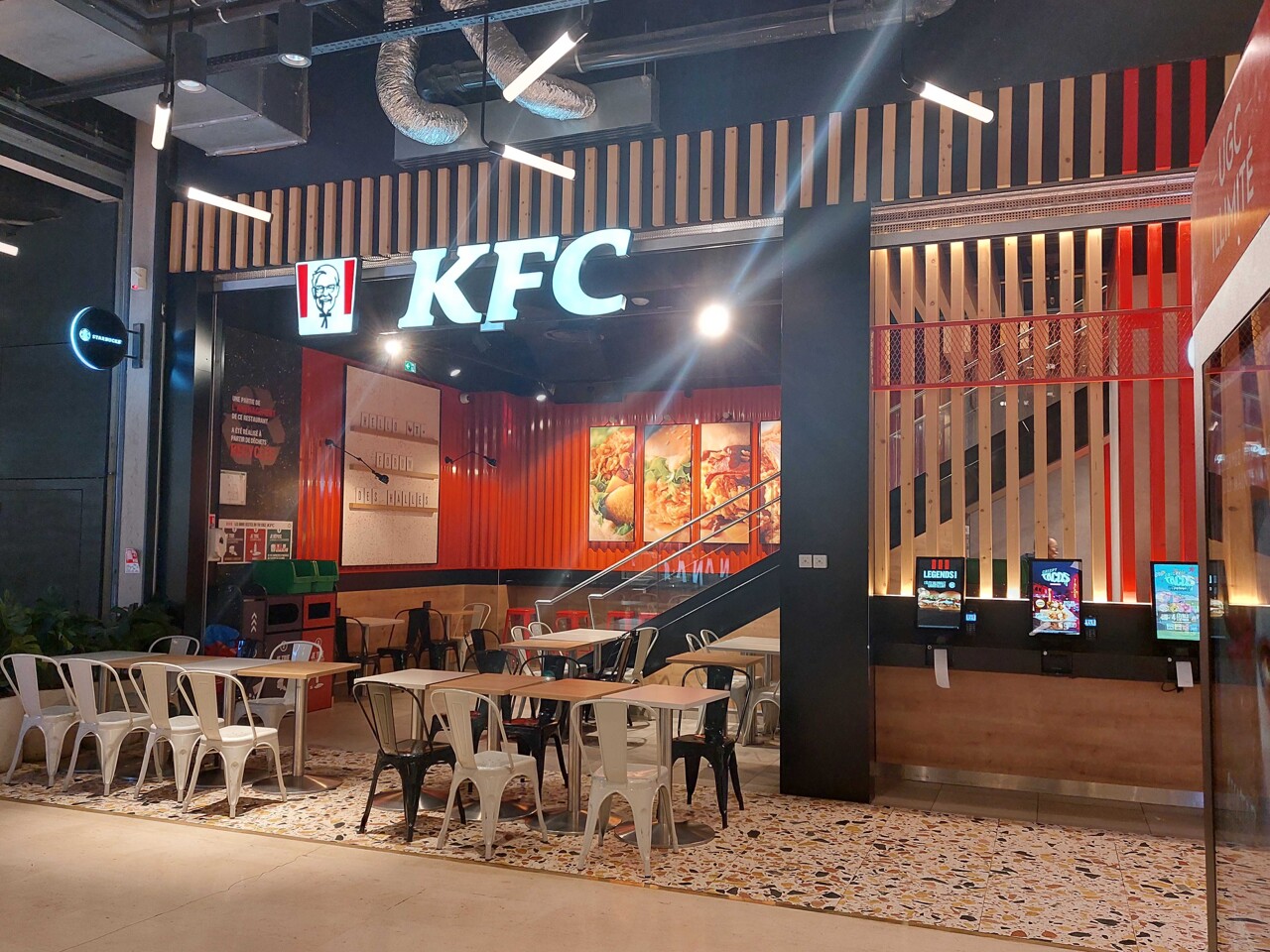 Paris. Quatre jeunes interpellés pour le viol collectif d'une ado aux toilettes du KFC du Forum des Halles