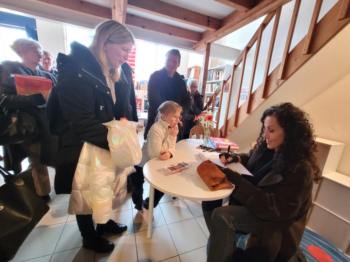 « Partager le dessin qui se fait sous les yeux dégage une certaine magie », reconnaît Coco, dessinatrice à Charlie Hebdo