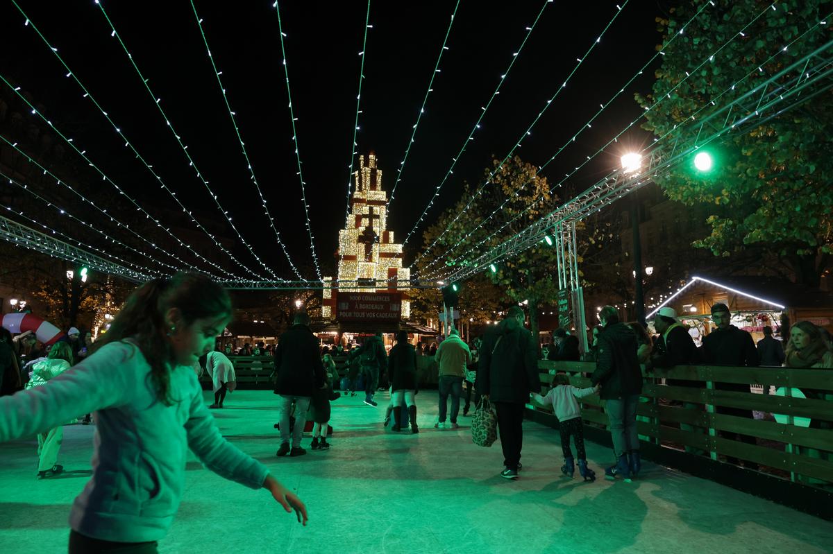 La patinoire « écologique » des allées Tourny est installée, pour la deuxième année.