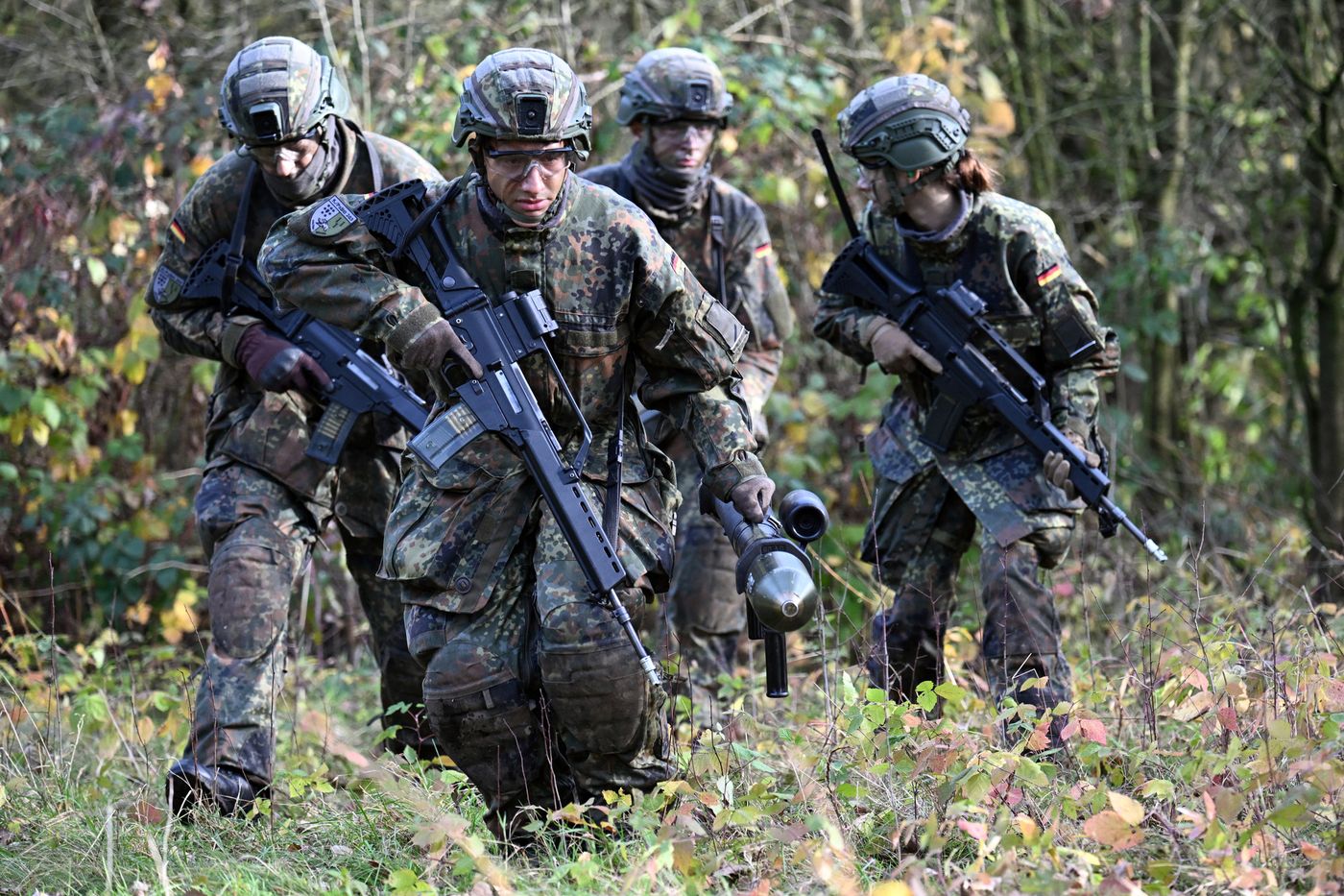 le retour du service militaire volontaire divise la jeunesse
