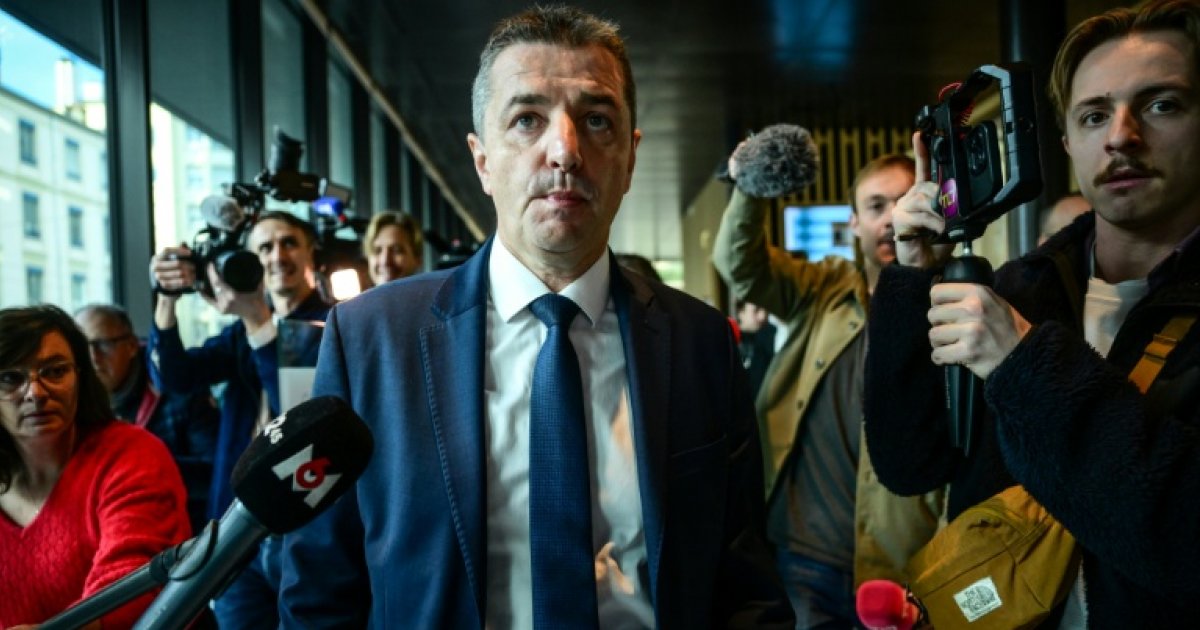 Chantage à la sextape: prison ferme et inéligibilité pour le maire de Saint-Etienne : Actualités