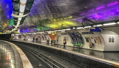 Paris : un homme poignarde trois femmes dans le métro : Actualités