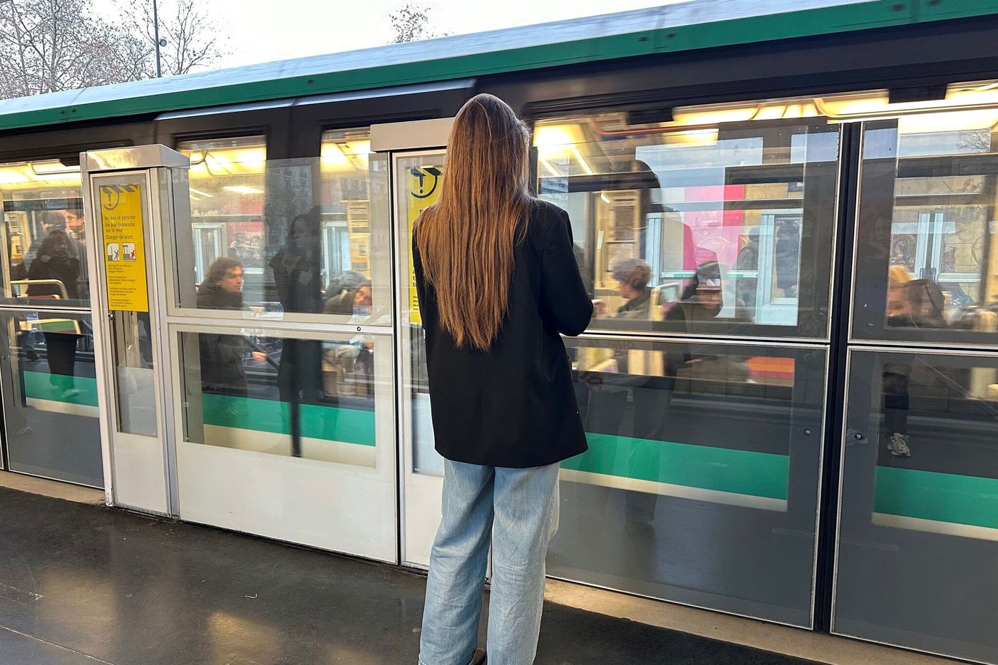 trois femmes blessées après une agression au couteau dans le métro