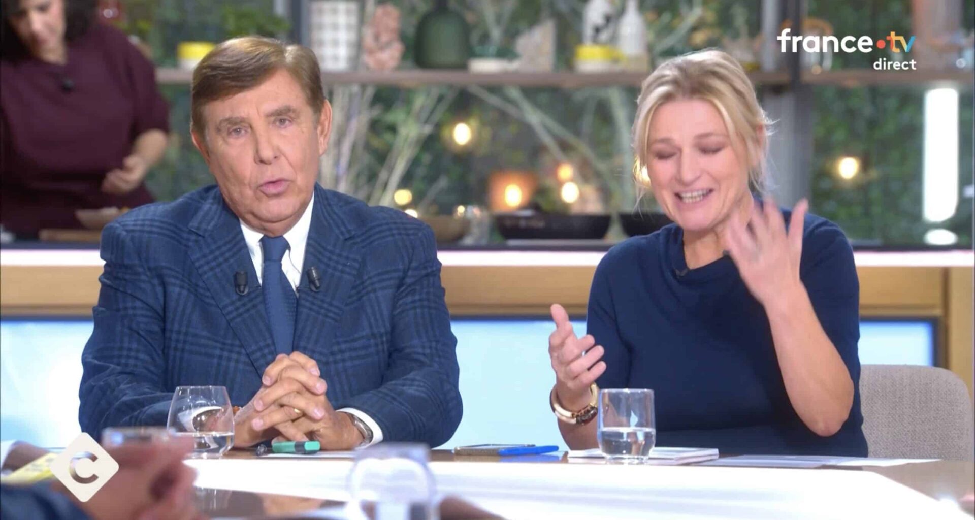 "Vous voyez, vous êtes nulle" : Anne-Élisabeth Lemoine moquée par Jean-Pierre Foucault dans "C à Vous"